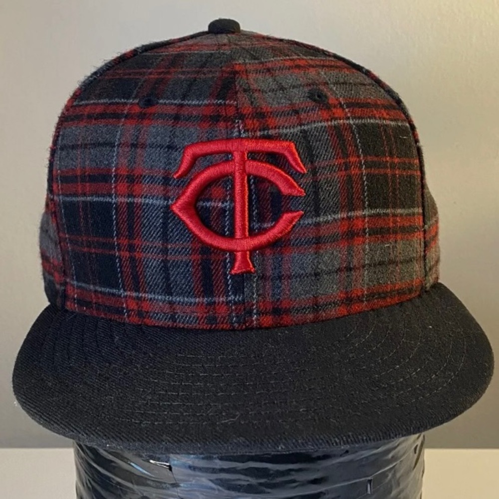 Rare Minnesota Twins New Era 9Fifty MLB Plaid Strapback Flat Bill Cap Red Grey